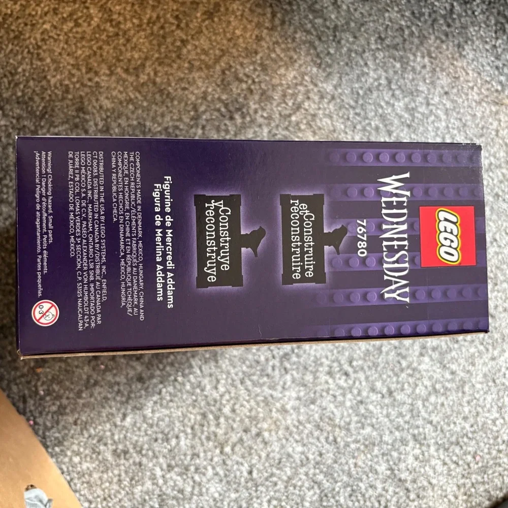 LEGO Wednesday Addams Figure 76780 - 702 Pcs - 10+ Build Rebuild - Picture 4 of 6